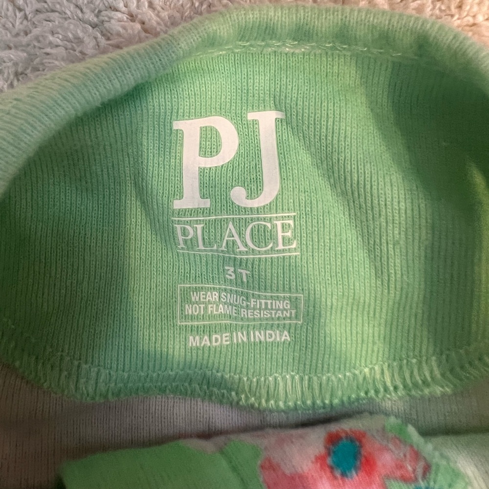 NWOT. Bundle of 2 girls pajamas - Picture 4 of 7